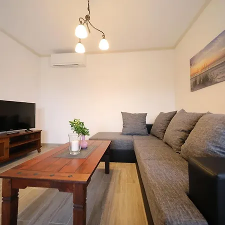 Pejanovic Apartment Vir
